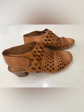 Spring Step Dorotha Tan Cutout Leather Slingback Heel Sandles, 39